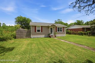 415 Wainwright Street, Waveland, MS 39576