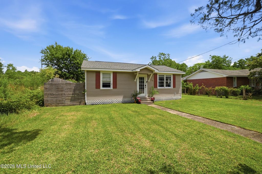 415 Wainwright Street, Waveland, MS 39576