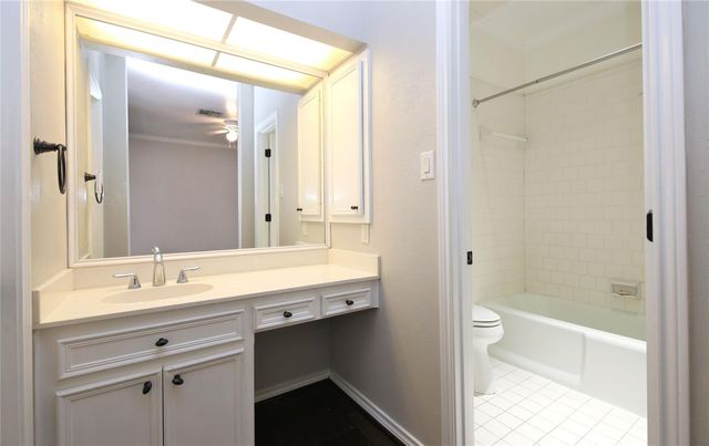 1126 Nantucket 3, Houston, TX 77057