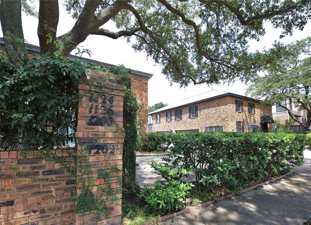 1126 Nantucket 3, Houston, TX 77057