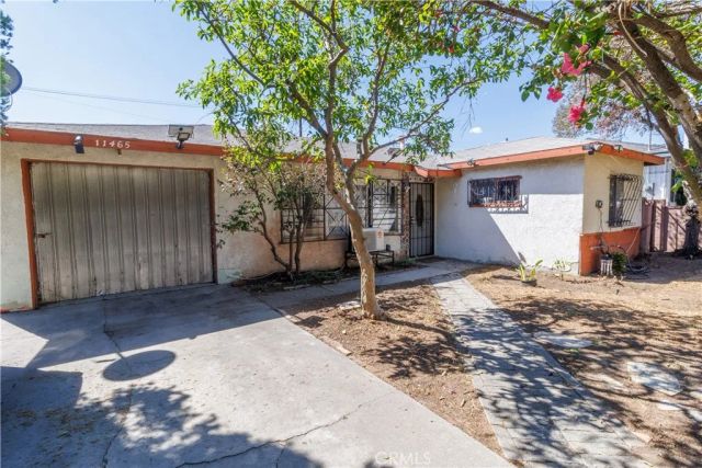 11465 Amboy Ave., Mission Hills (san Fernando), CA 91340