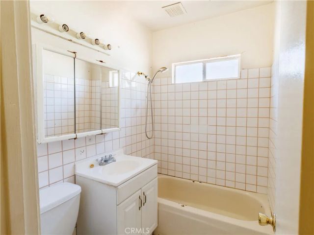 11465 Amboy Ave., Mission Hills (san Fernando), CA 91340