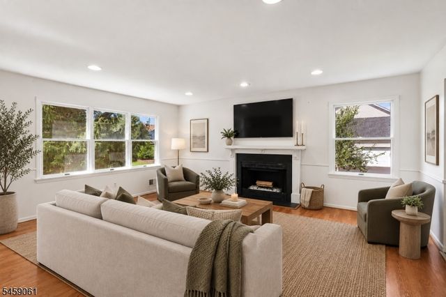 61 Rock Rd, Washington Twp., NJ 07853