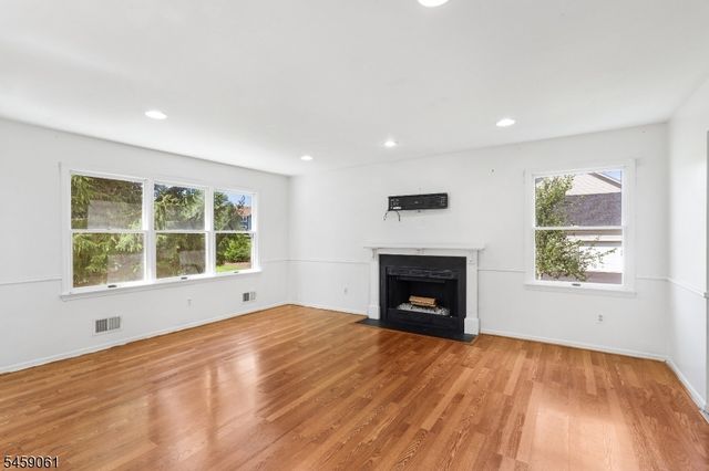61 Rock Rd, Washington Twp., NJ 07853
