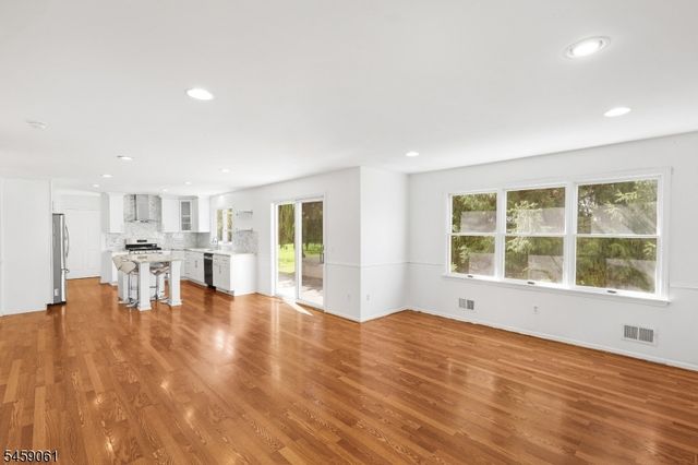 61 Rock Rd, Washington Twp., NJ 07853