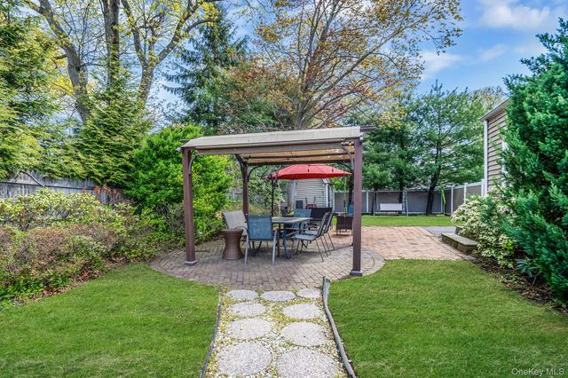 3 Otsego Avenue, Dix Hills, NY 11746