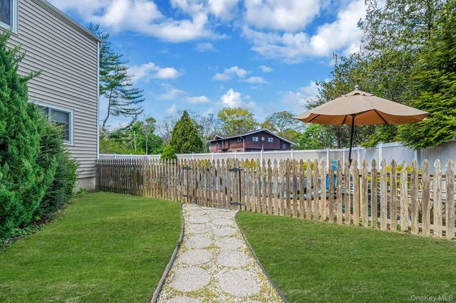 3 Otsego Avenue, Dix Hills, NY 11746