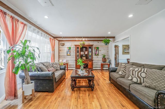 3 Otsego Avenue, Dix Hills, NY 11746
