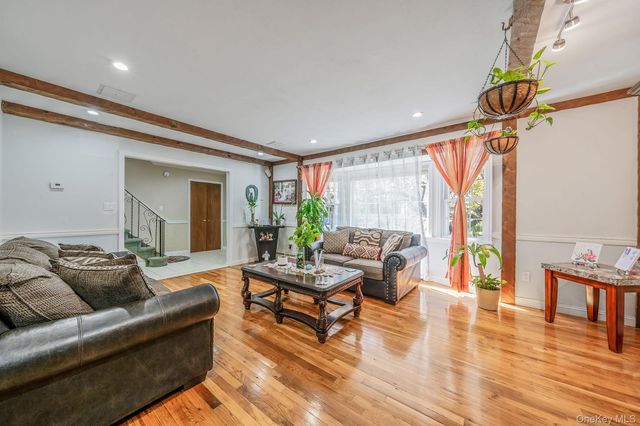 3 Otsego Avenue, Dix Hills, NY 11746