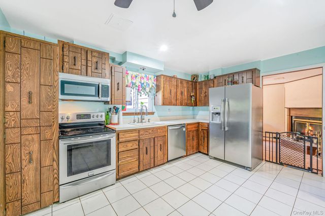 3 Otsego Avenue, Dix Hills, NY 11746