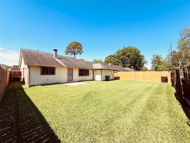 12074 Fairpoint Drive, Houston, TX 77099