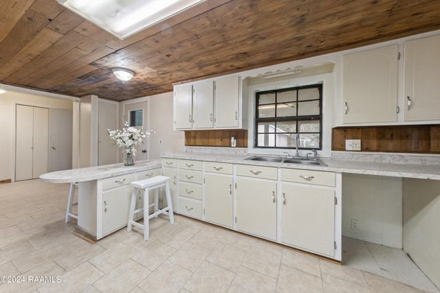 1308 Cherokee Drive, Opelousas, LA 70570