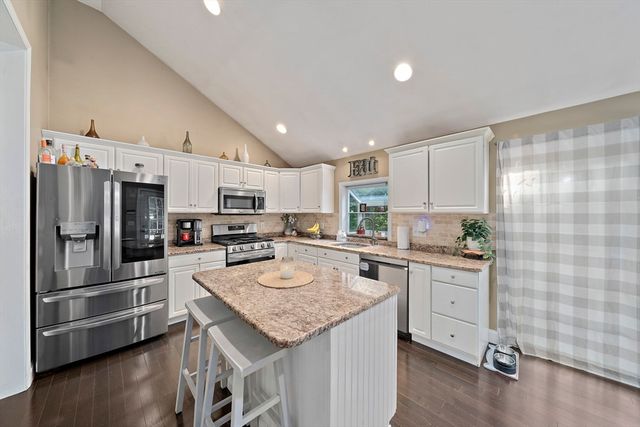 13 Church, Berkley, MA 02779