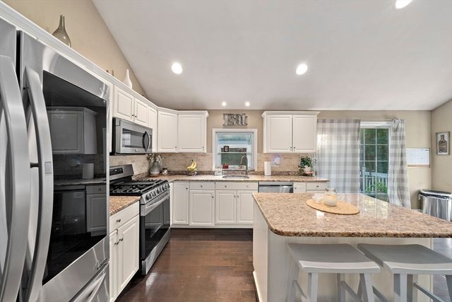 13 Church, Berkley, MA 02779