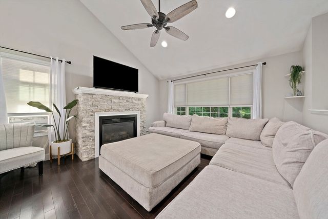 13 Church, Berkley, MA 02779