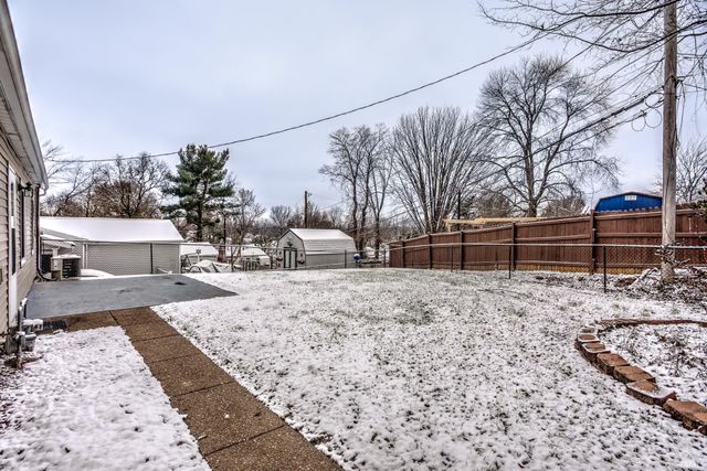 4118 Meadowridge Road, Evansville, IN 47710