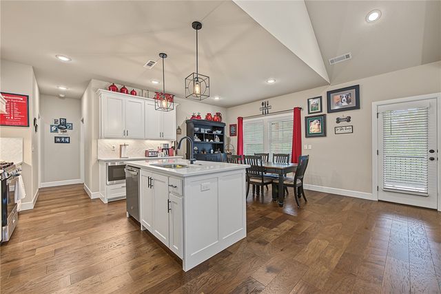 9 Burnmouth Place, Bella Vista, AR 72715