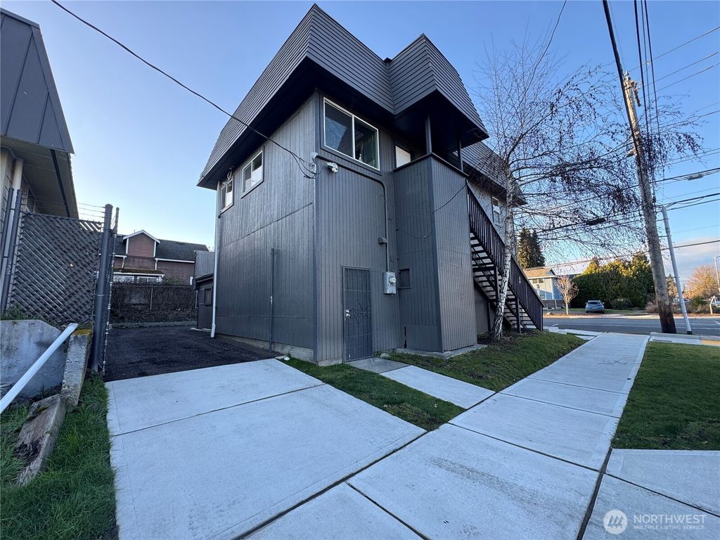 2102 S 12th Street, Tacoma, WA 98405
