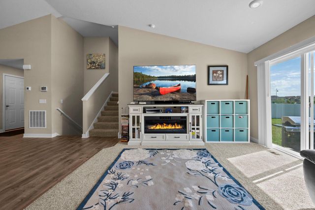 1836 Fields Drive, Carver, MN 55315