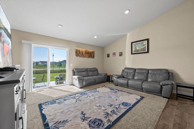 1836 Fields Drive, Carver, MN 55315