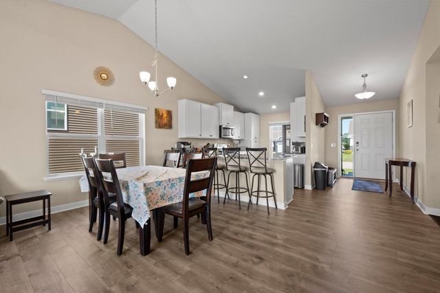 1836 Fields Drive, Carver, MN 55315
