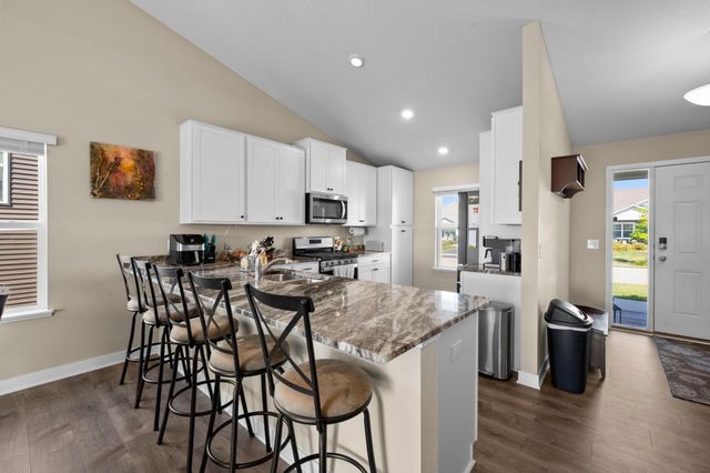 1836 Fields Drive, Carver, MN 55315