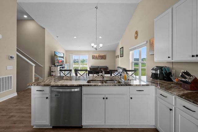 1836 Fields Drive, Carver, MN 55315