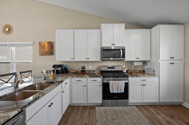 1836 Fields Drive, Carver, MN 55315