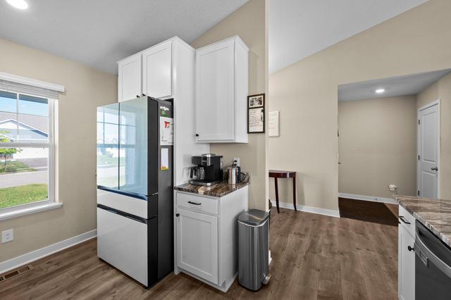 1836 Fields Drive, Carver, MN 55315