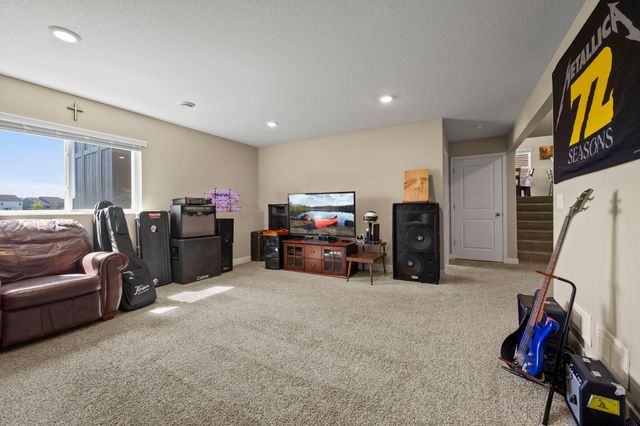 1836 Fields Drive, Carver, MN 55315