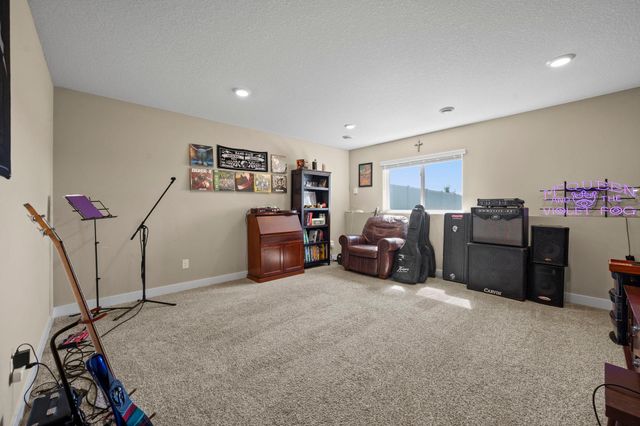 1836 Fields Drive, Carver, MN 55315