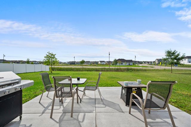 1836 Fields Drive, Carver, MN 55315
