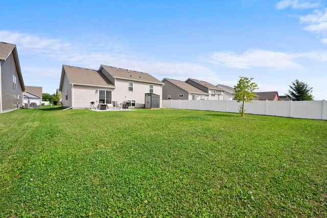 1836 Fields Drive, Carver, MN 55315