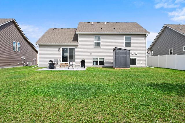 1836 Fields Drive, Carver, MN 55315