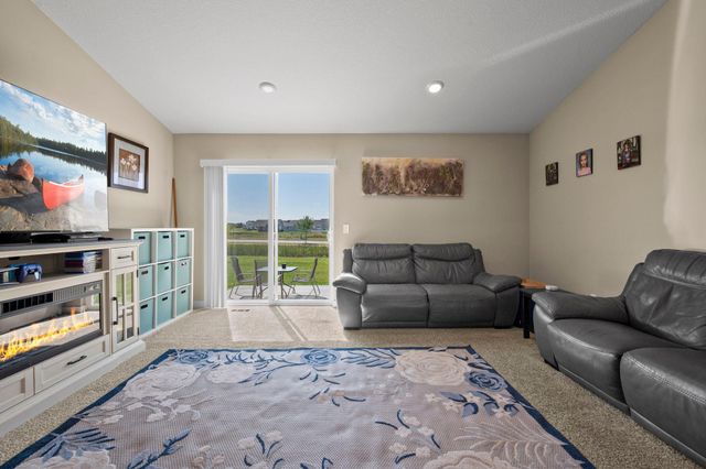 1836 Fields Drive, Carver, MN 55315