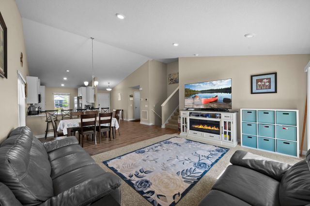 1836 Fields Drive, Carver, MN 55315