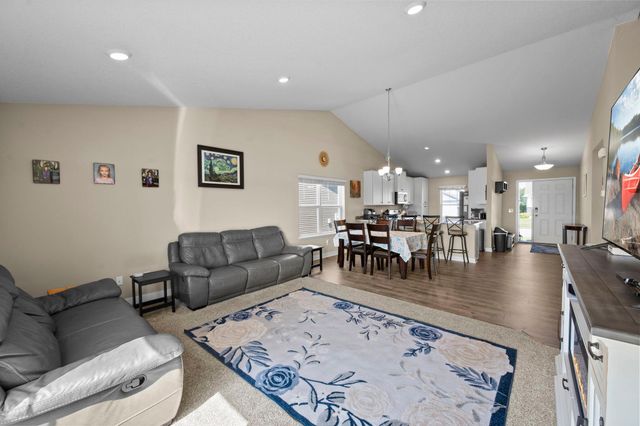1836 Fields Drive, Carver, MN 55315