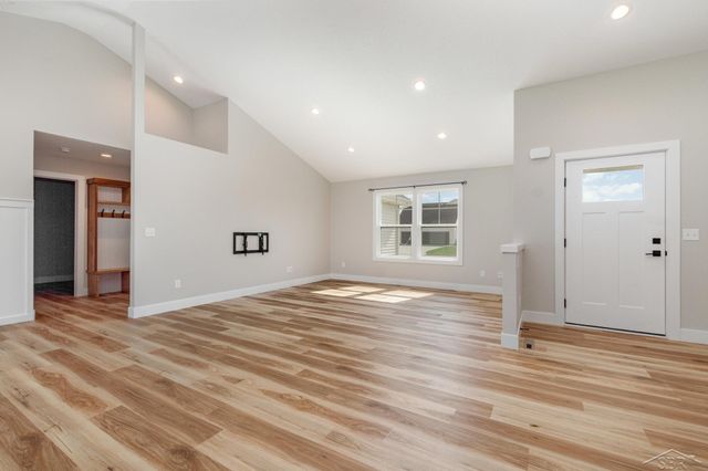 10450 Laurel Woods Place, Freeland, MI 48623