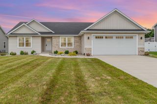 10450 Laurel Woods Place, Freeland, MI 48623