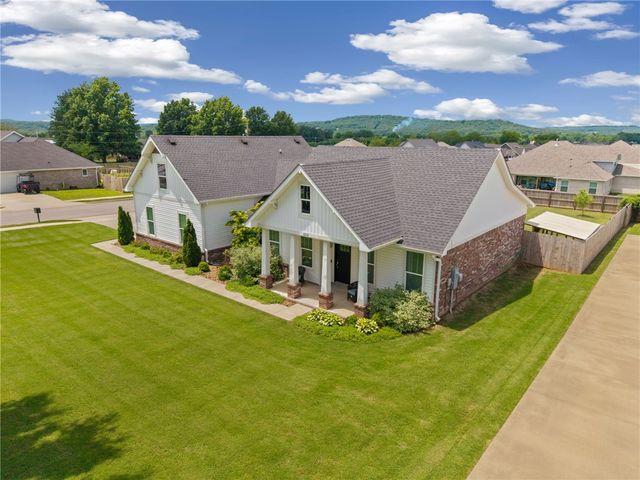 682 S Mock Street, Prairie Grove, AR 72753