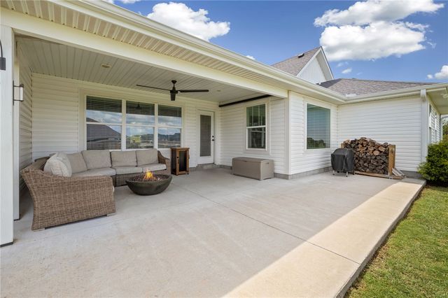 682 S Mock Street, Prairie Grove, AR 72753