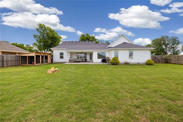 682 S Mock Street, Prairie Grove, AR 72753