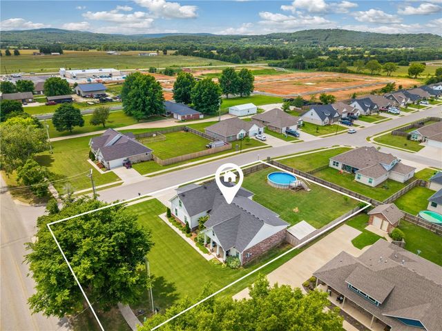 682 S Mock Street, Prairie Grove, AR 72753