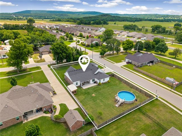 682 S Mock Street, Prairie Grove, AR 72753