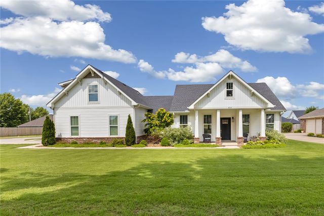 682 S Mock Street, Prairie Grove, AR 72753