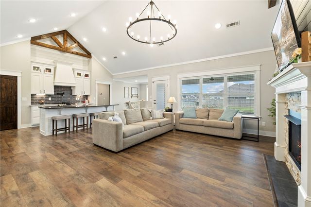 682 S Mock Street, Prairie Grove, AR 72753