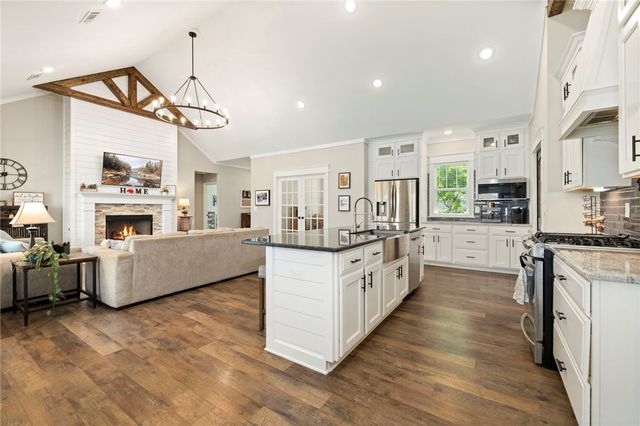 682 S Mock Street, Prairie Grove, AR 72753