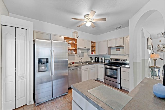 1112 LAKE SHORE RANCH DRIVE, Seffner, FL 33584