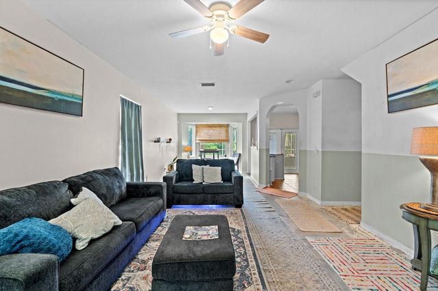 1112 LAKE SHORE RANCH DRIVE, Seffner, FL 33584