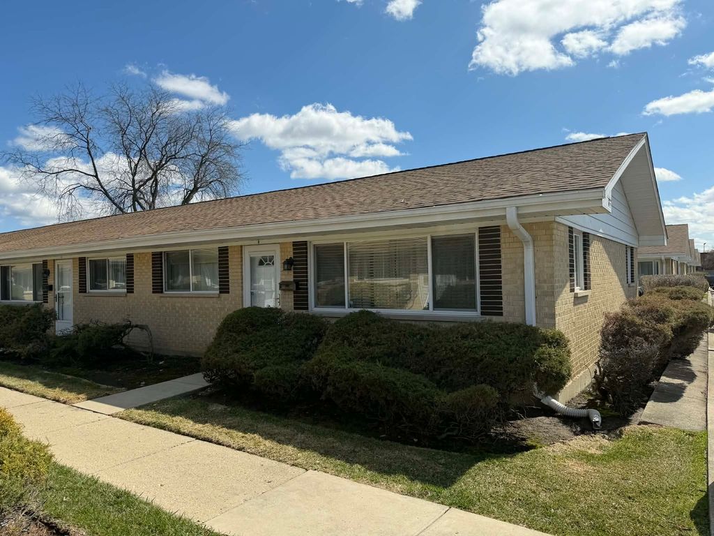 813 Valley Stream Drive D, Wheeling, IL 60090